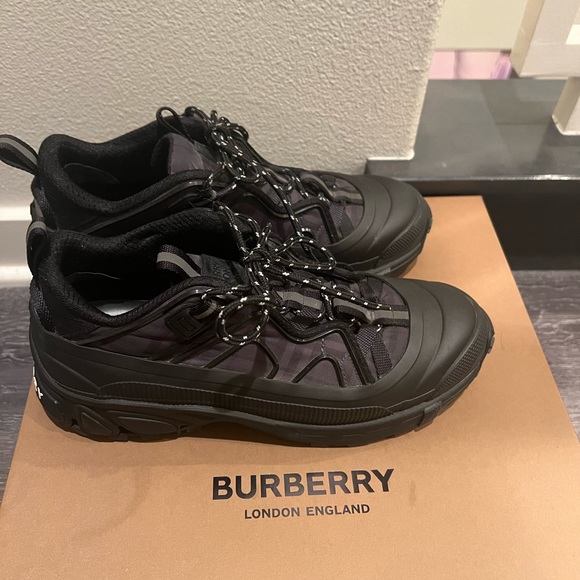 authentic Burberry low top Arthur sneakers Men - Picture 4 of 8